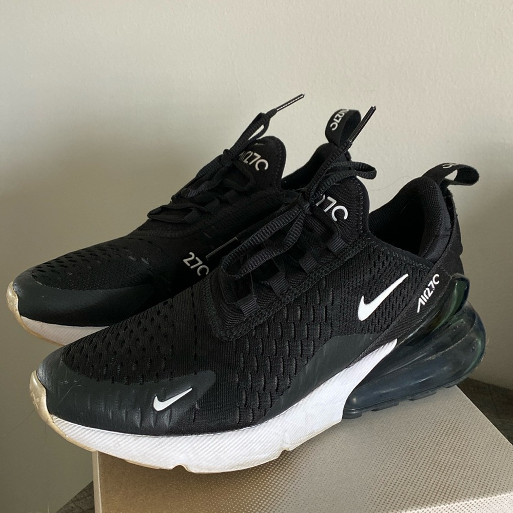 Black Nike 270